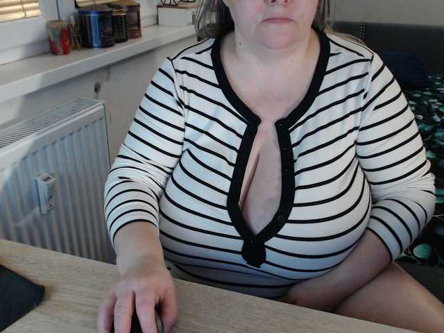 Bessy123's BongaCams show and profile