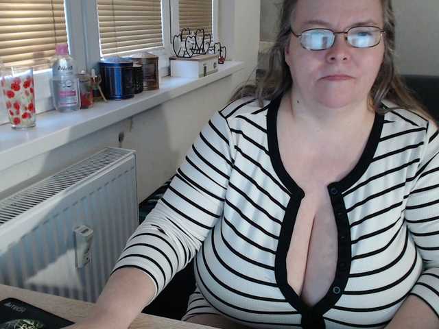 Bessy123's BongaCams show and profile