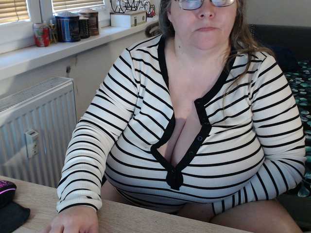 Bessy123's BongaCams show and profile