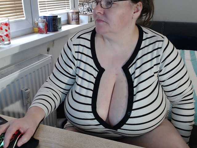 Bessy123's BongaCams show and profile