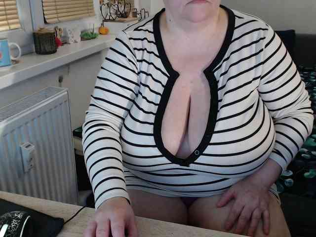 Bessy123 Live Webcam on BongaCams