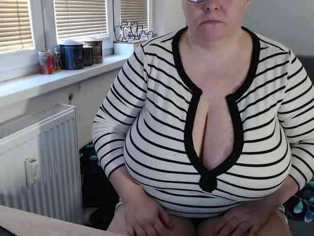 Bessy123 Live Webcam on BongaCams