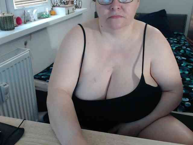 Bessy123 Live Webcam on BongaCams