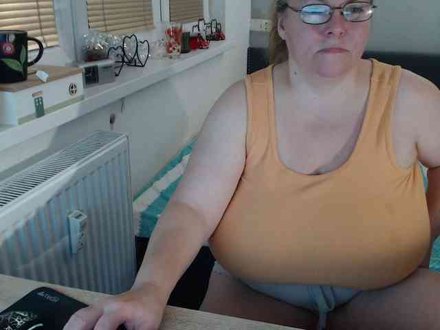 Bessy123 Live Webcam on BongaCams