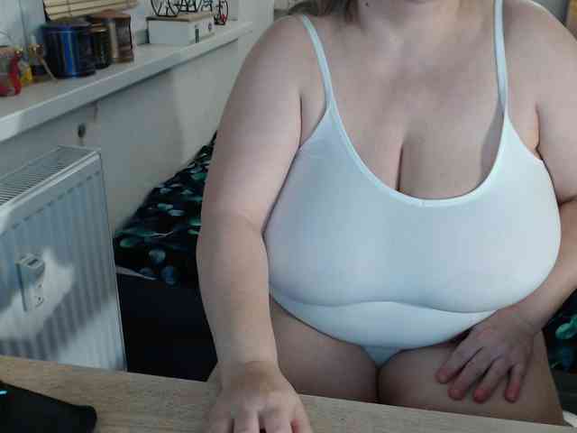Bessy123 Live Webcam on BongaCams
