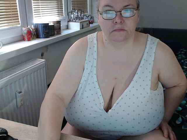 Bessy123 Live Webcam on BongaCams