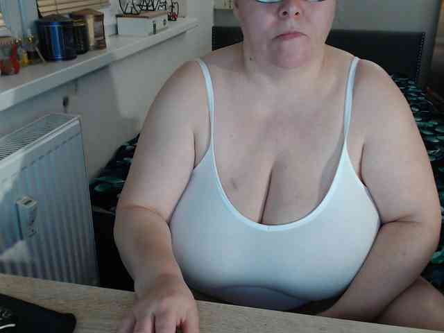 Bessy123 Live Webcam on BongaCams