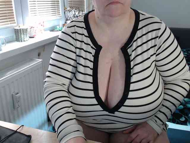 Bessy123 Live Webcam on BongaCams