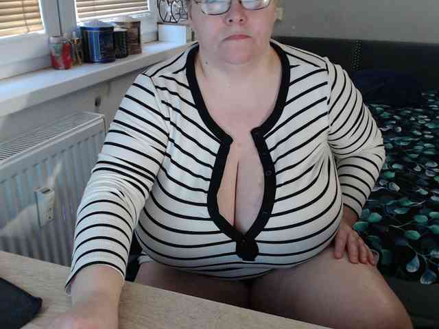 Bessy123 Live Webcam on BongaCams