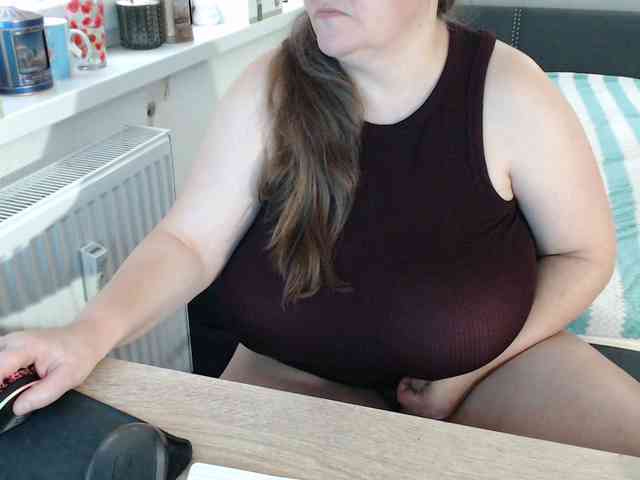 Bessy123 Live Webcam on BongaCams