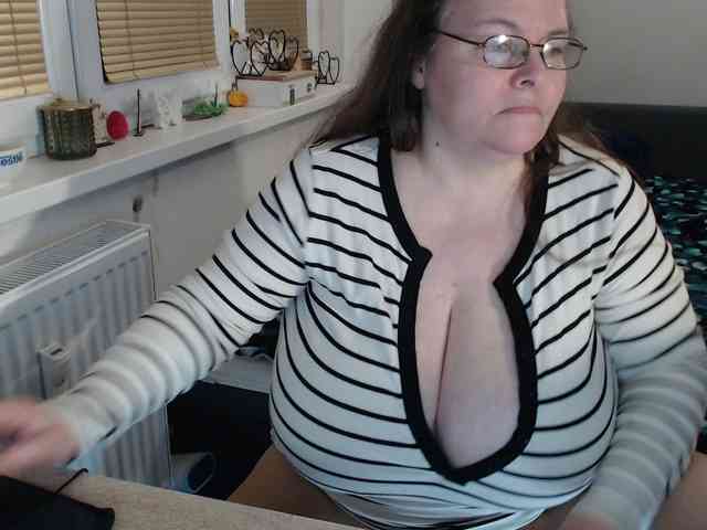 Bessy123 Live Webcam on BongaCams