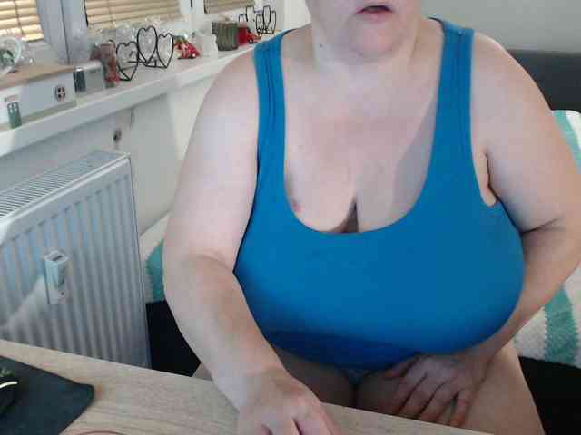 Bessy123 Live Webcam on BongaCams