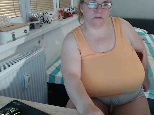 Bessy123 Live Webcam on BongaCams