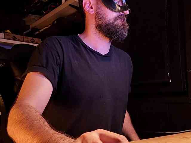 trkhn Live Webcam on BongaCams