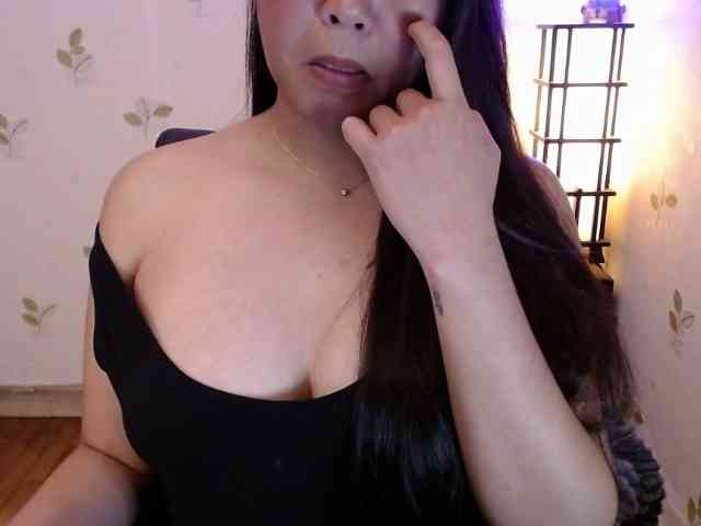 lovelycarla Live Webcam on BongaCams