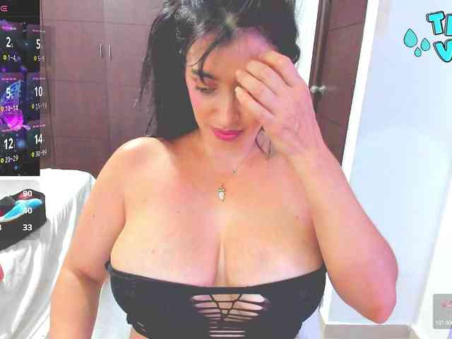 HUGETITS90XX webcam