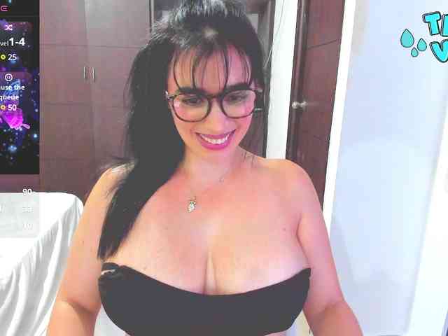 HUGETITS90XX webcam