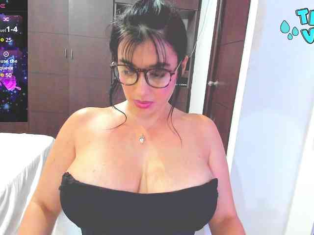 HUGETITS90XX webcam