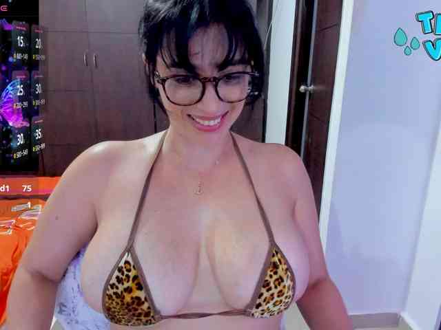 HUGETITS90XX webcam