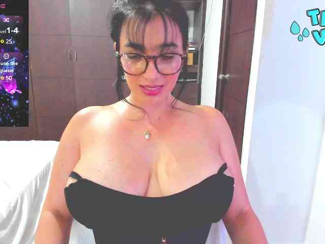 HUGETITS90XX webcam