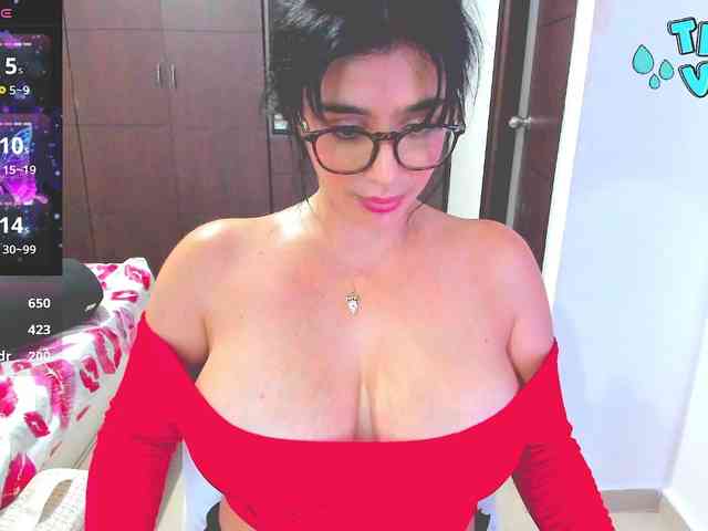 HUGETITS90XX webcam