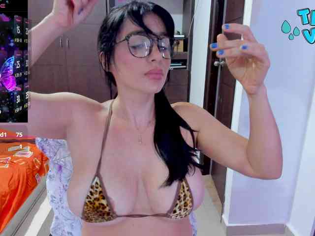 HUGETITS90XX webcam