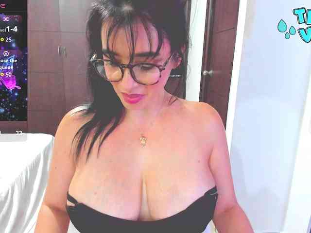 HUGETITS90XX webcam