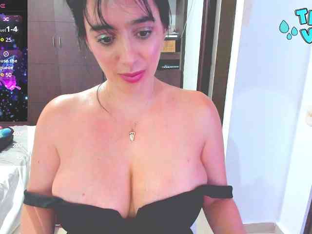 HUGETITS90XX webcam