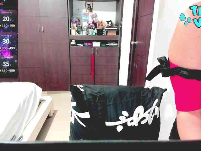 HUGETITS90XX webcam