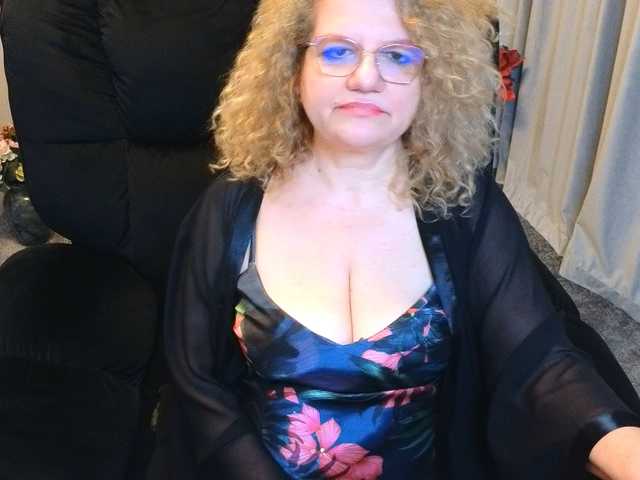 maggiemilff68's BongaCams show and profile