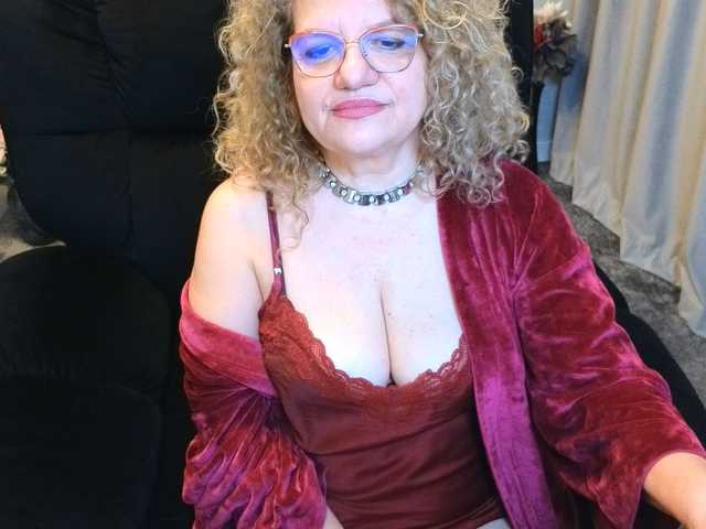 maggiemilff68's BongaCams show and profile