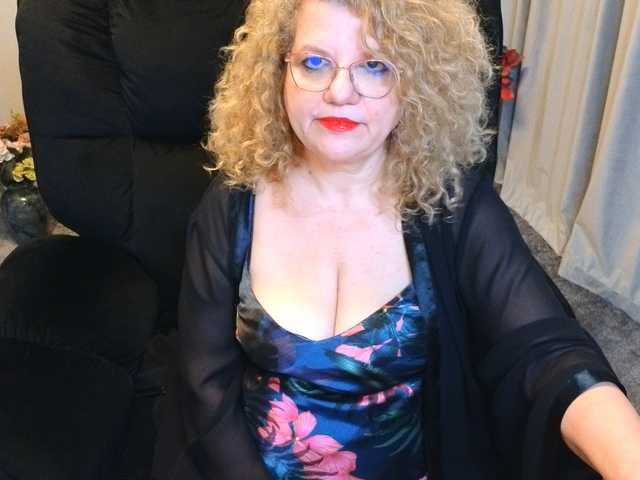 maggiemilff68's BongaCams show and profile