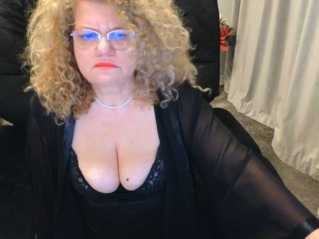 maggiemilff68's BongaCams show and profile