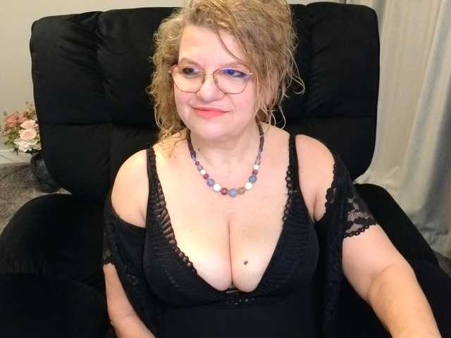 maggiemilff68's BongaCams show and profile