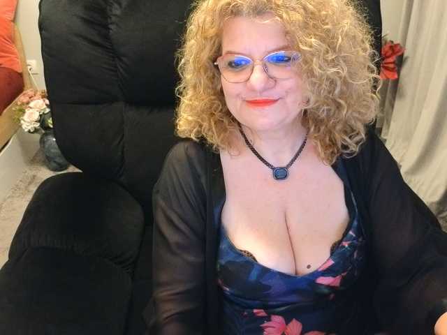 maggiemilff68's BongaCams show and profile