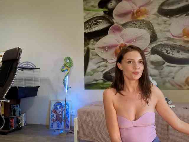 aliskacomely Live Webcam on BongaCams