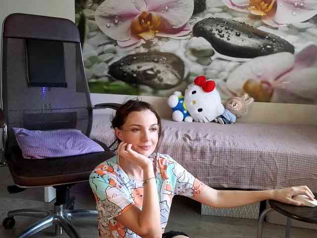 aliskacomely Live Webcam on BongaCams