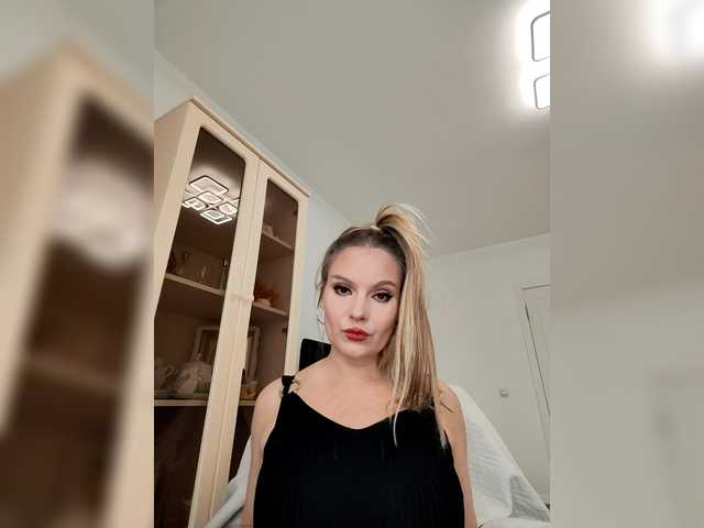 sura97's BongaCams show and profile