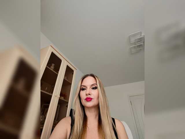 sura97's BongaCams show and profile