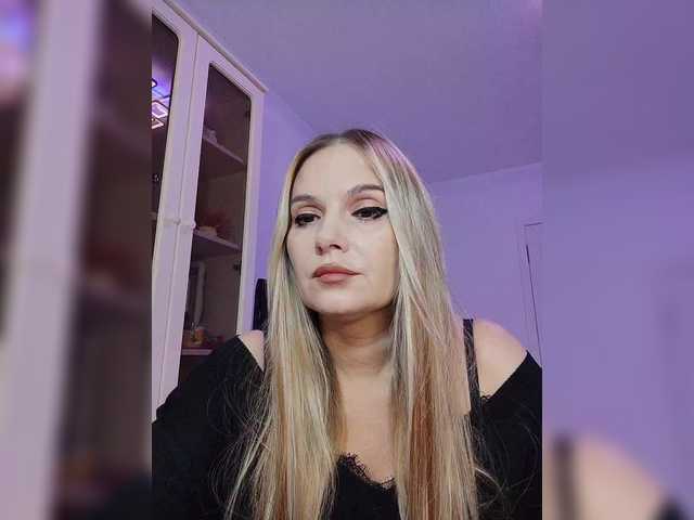 sura97's BongaCams show and profile