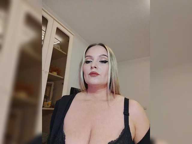 sura97's BongaCams show and profile