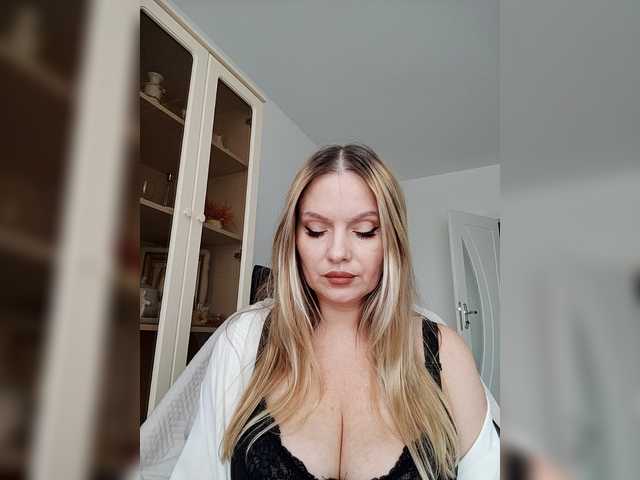 sura97's BongaCams show and profile