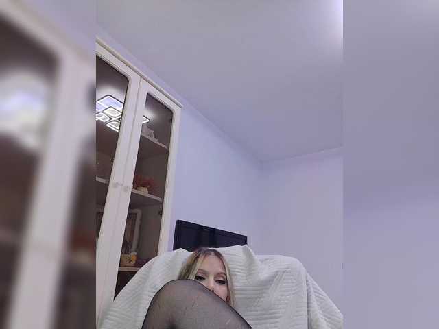 sura97's BongaCams show and profile