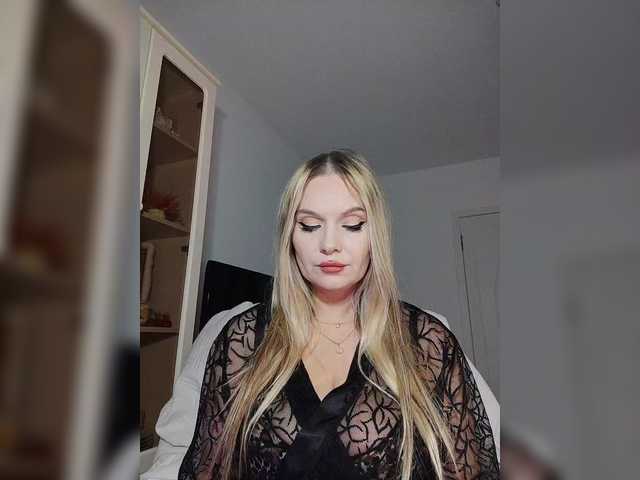 sura97's BongaCams show and profile