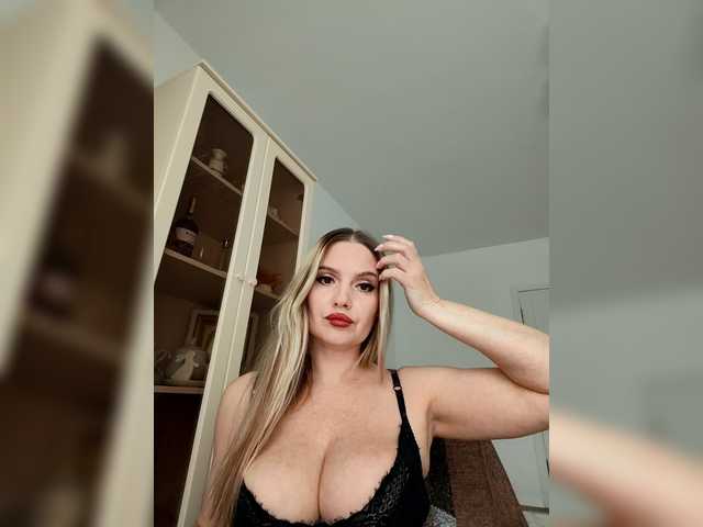 sura97's BongaCams show and profile