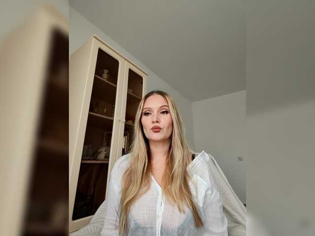 sura97's BongaCams show and profile