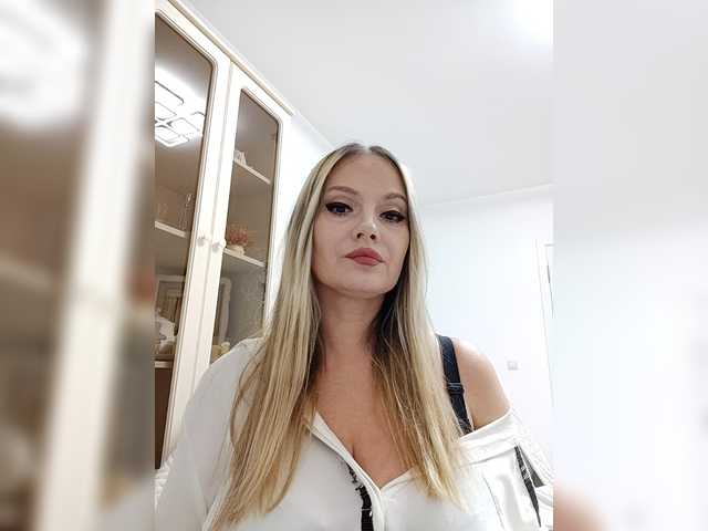 sura97's BongaCams show and profile