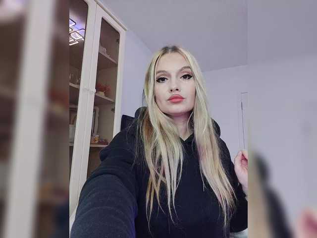 sura97's BongaCams show and profile