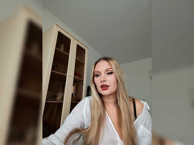 sura97's BongaCams show and profile