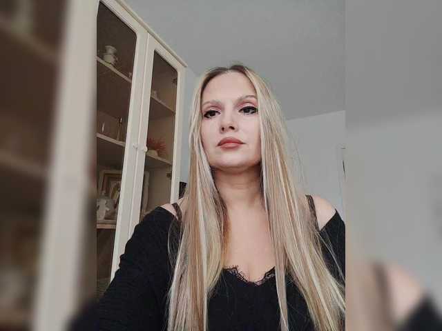 sura97's BongaCams show and profile